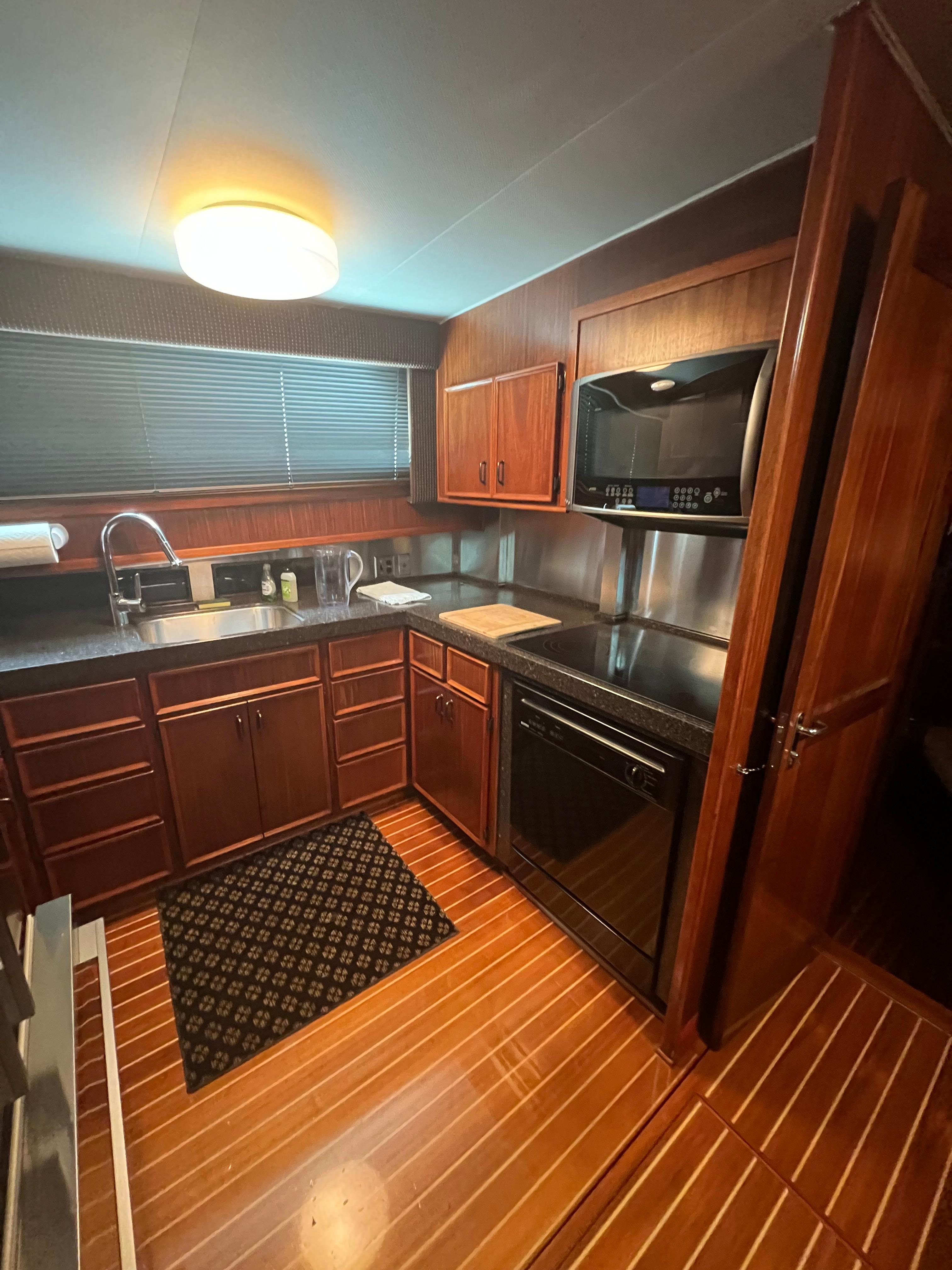 Hatteras-61 CPMY 1984-MY CHANTICLEER MI-US-Galley-9842121 | Thumbnail