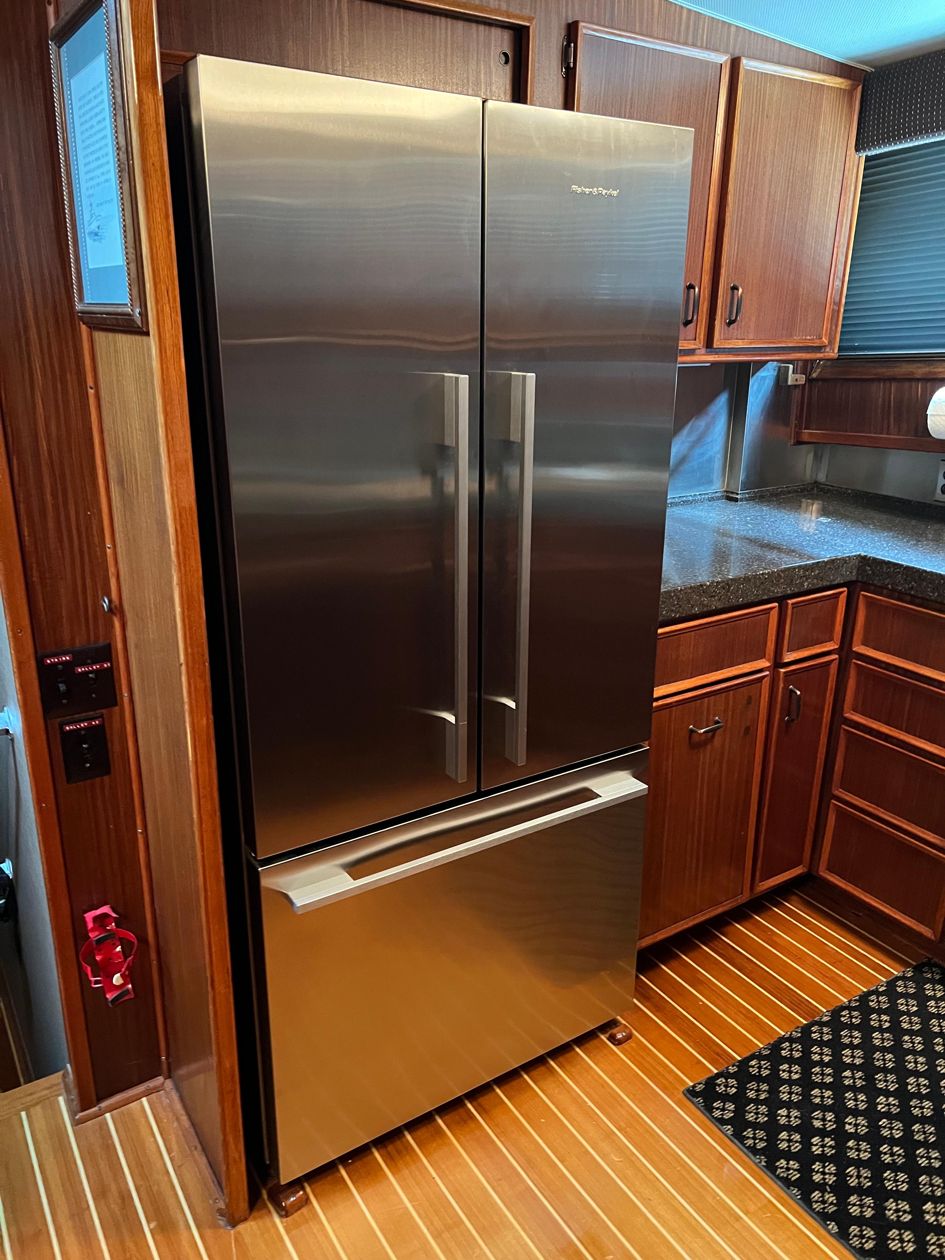 Hatteras-61 CPMY 1984-MY CHANTICLEER MI-US-Refrigerator-9842121 | Thumbnail