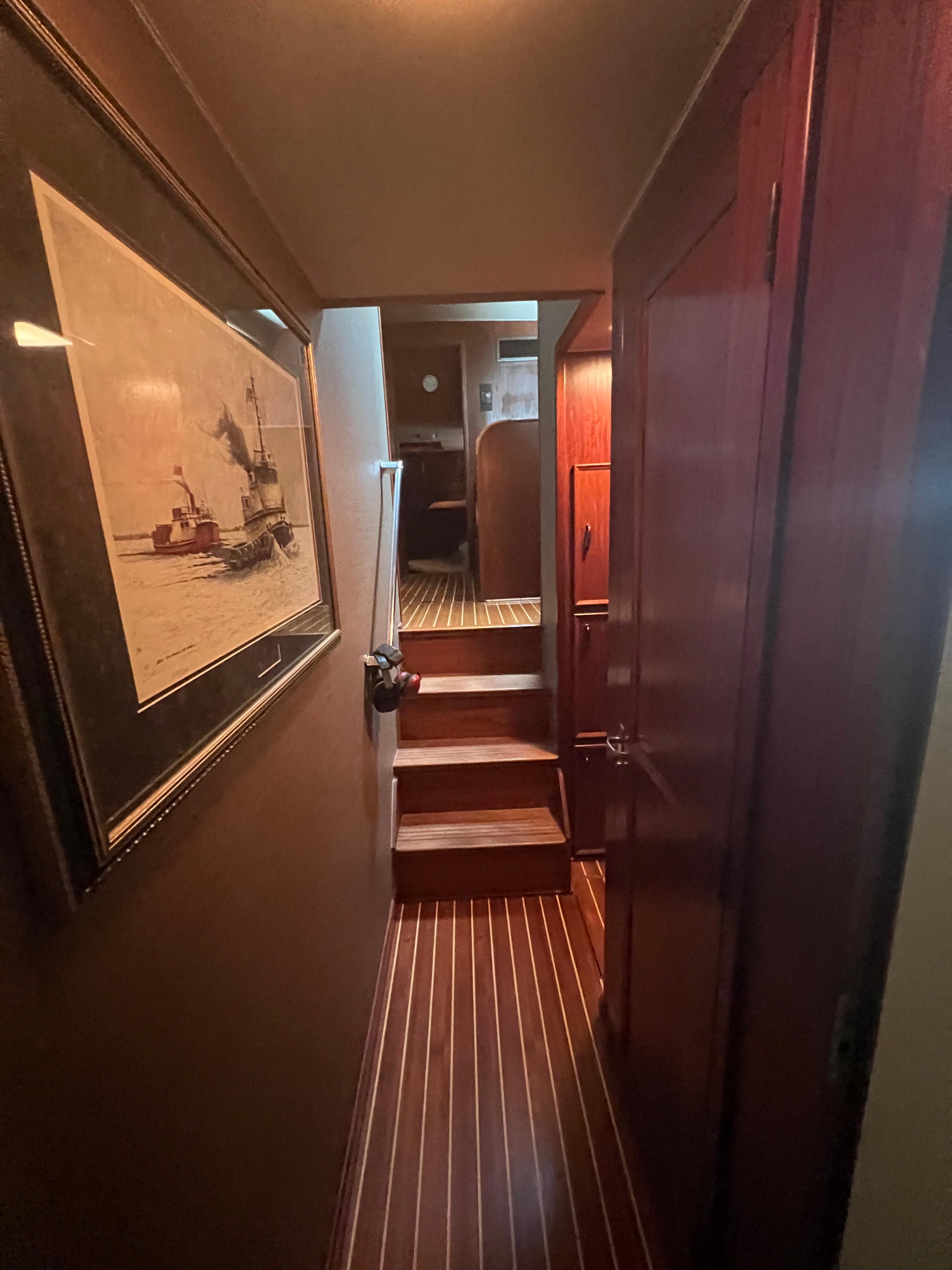 Hatteras-61 CPMY 1984-MY CHANTICLEER MI-US-Companionway-9842121 | Thumbnail