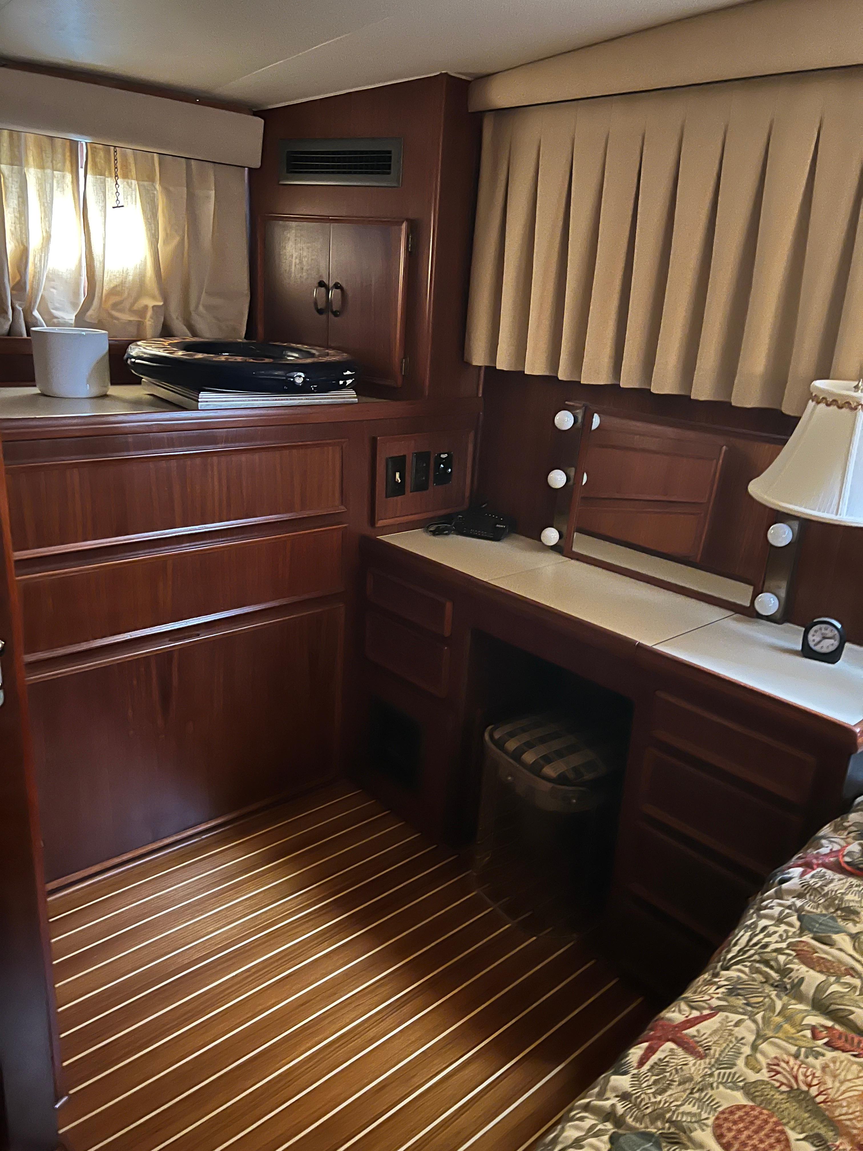 Hatteras-61 CPMY 1984-MY CHANTICLEER MI-US-Master stateroom-9842121 | Thumbnail