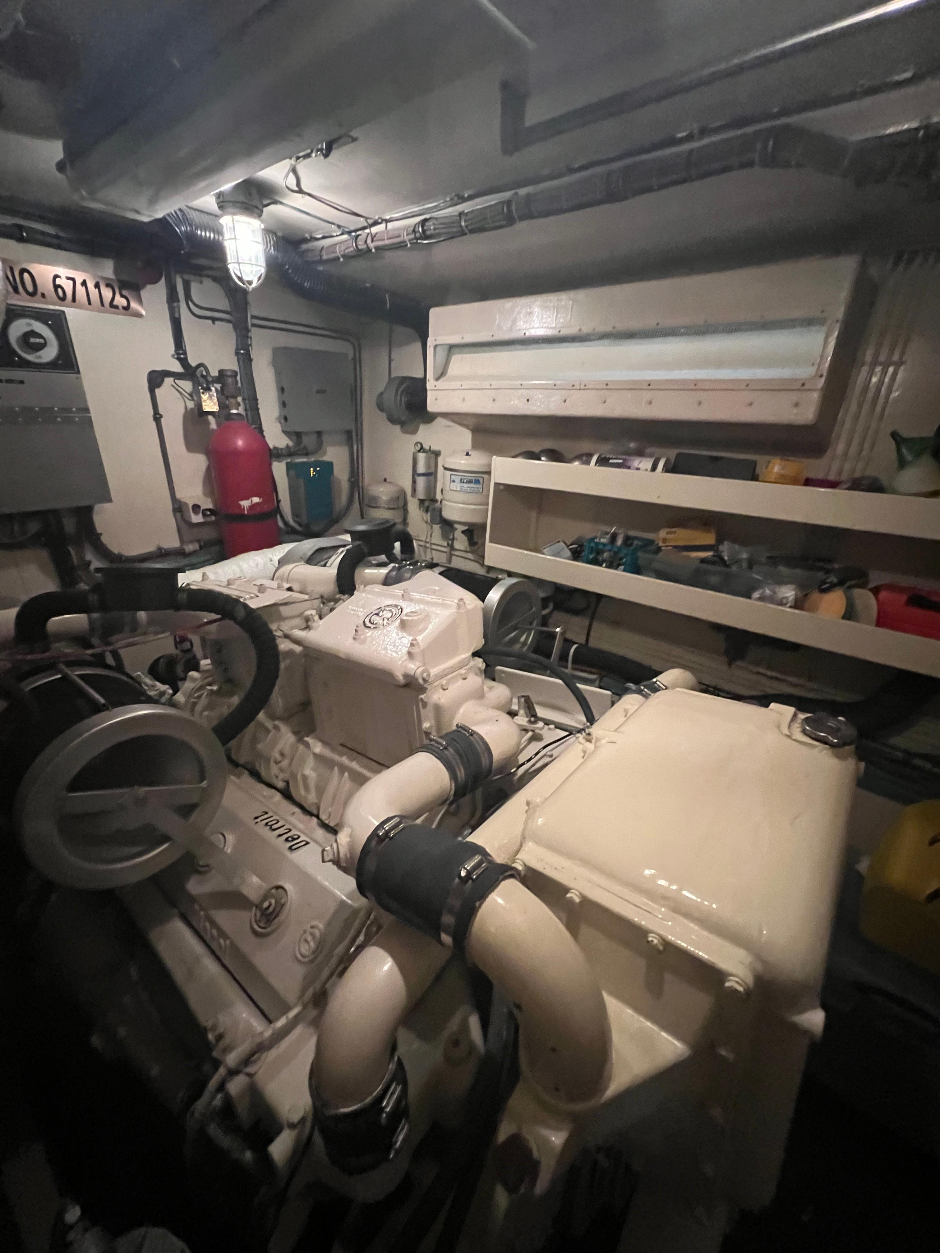 Hatteras-61 CPMY 1984-MY CHANTICLEER MI-US-Engine room-9842121 | Thumbnail