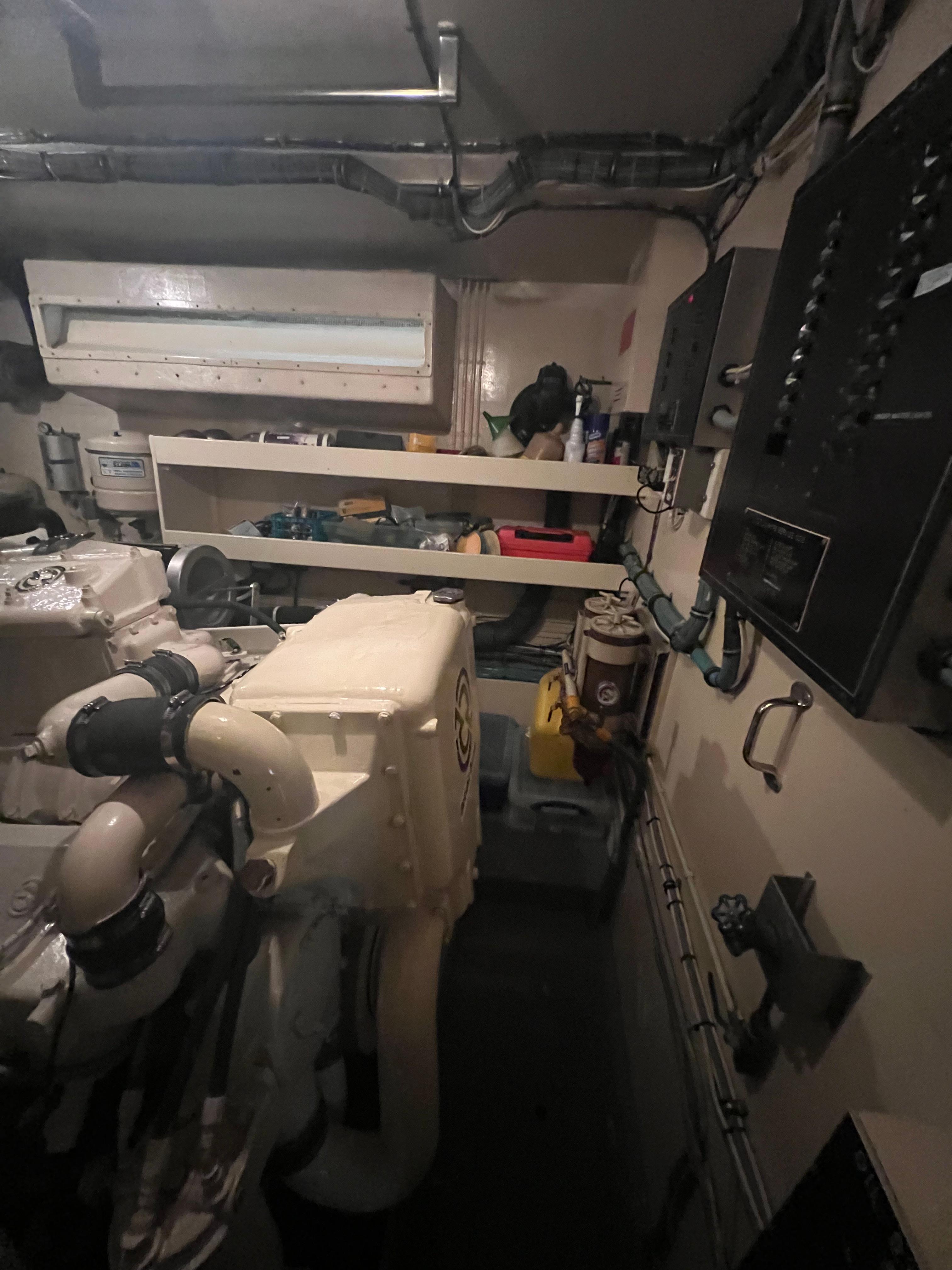 Hatteras-61 CPMY 1984-MY CHANTICLEER MI-US-Engine room-9842121 | Thumbnail
