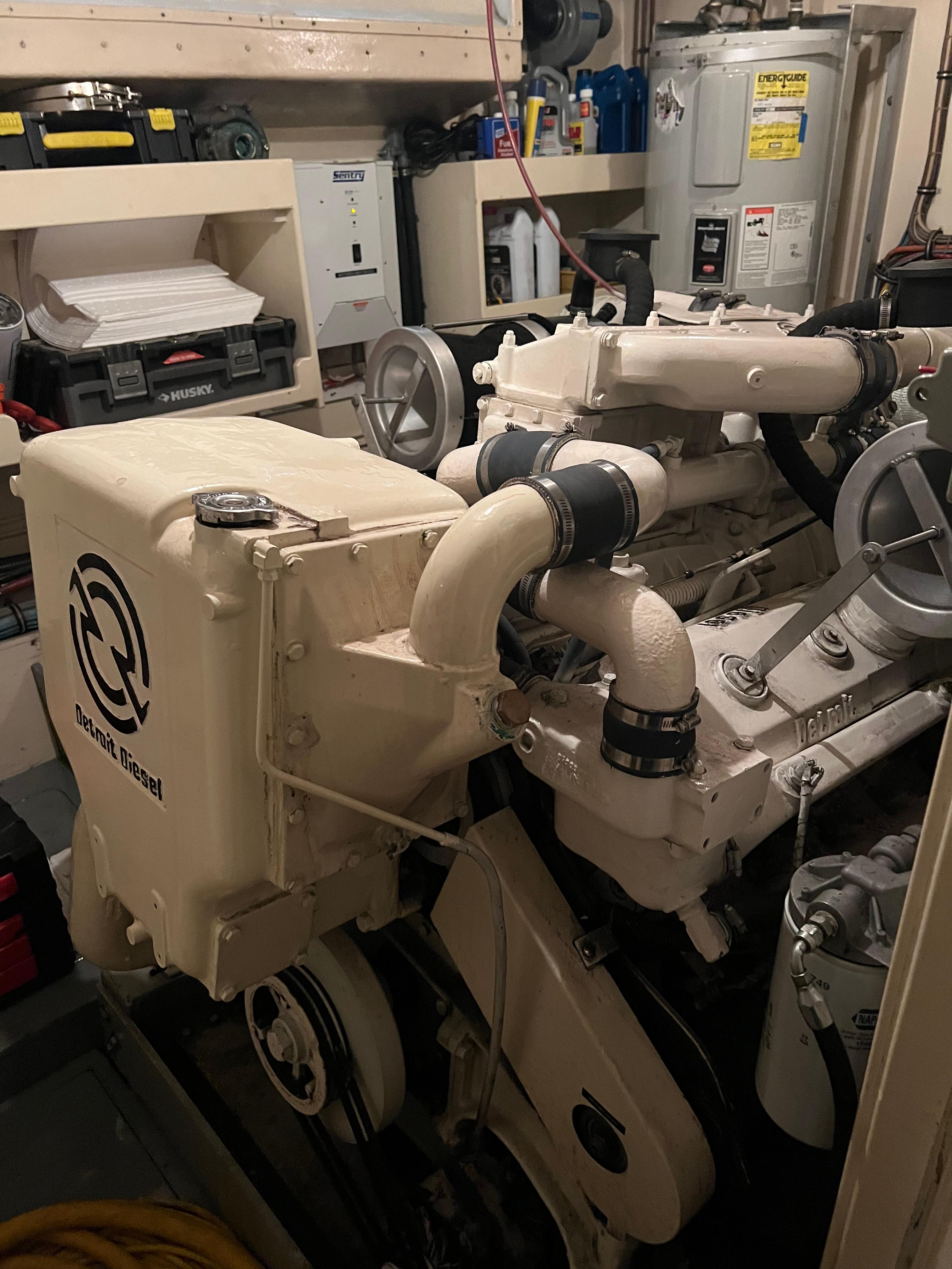 Hatteras-61 CPMY 1984-MY CHANTICLEER MI-US-Engine room-9842121 | Thumbnail