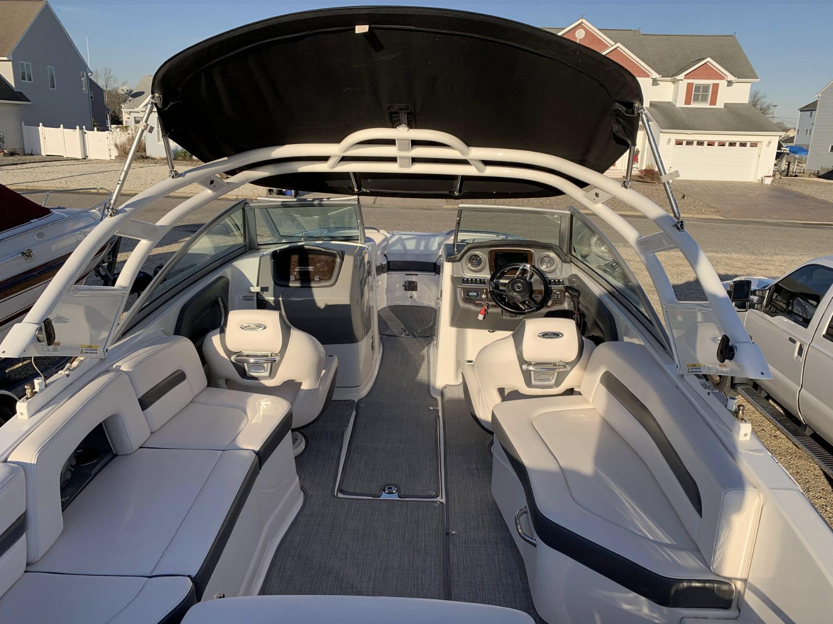 M 7785 CF Knot 10 Yacht Sales