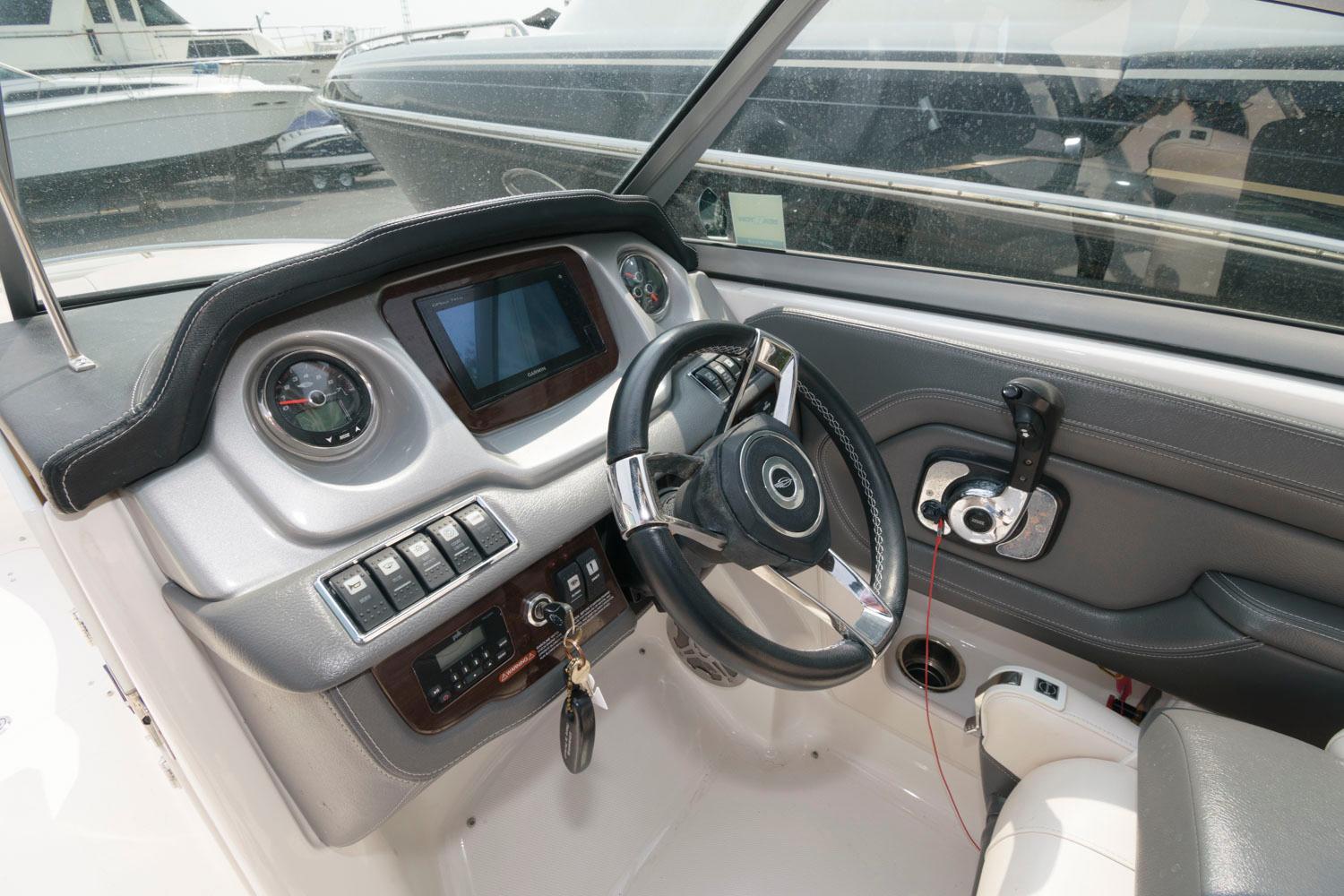 M 7785 CF Knot 10 Yacht Sales