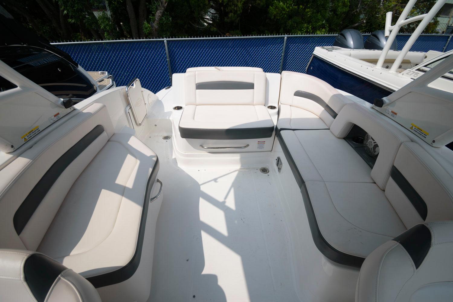 M 7785 CF Knot 10 Yacht Sales