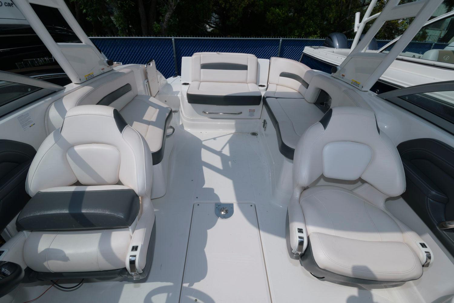 M 7785 CF Knot 10 Yacht Sales