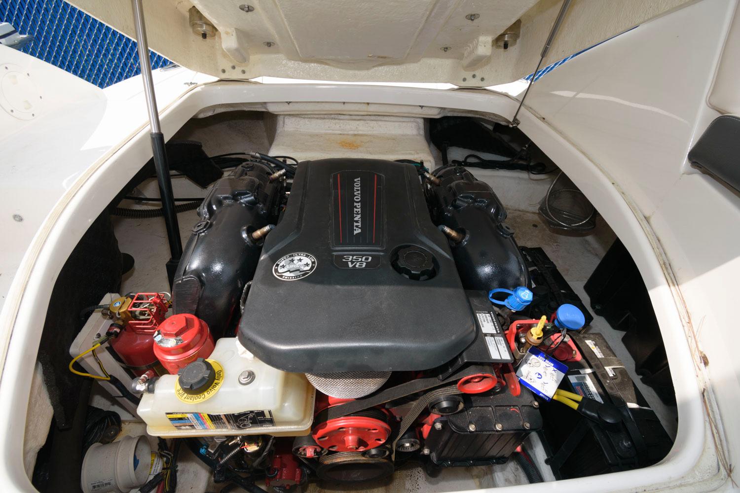 M 7785 CF Knot 10 Yacht Sales