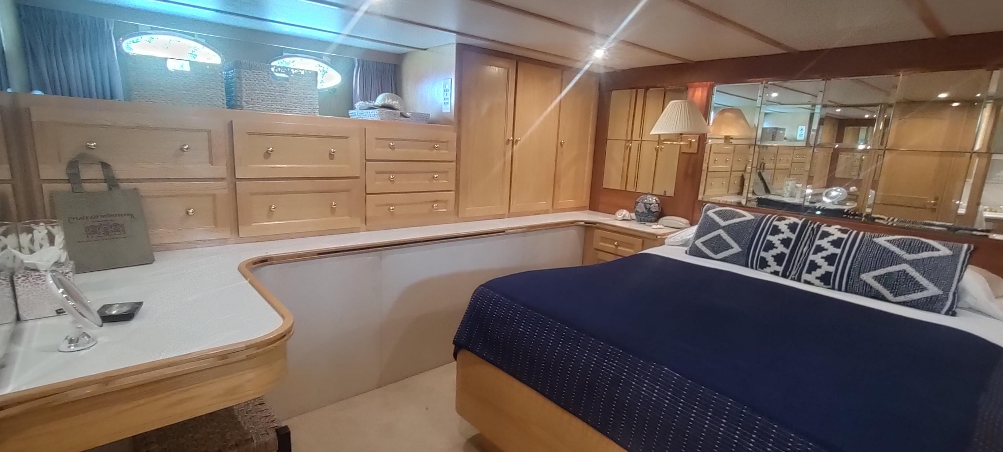 1996 Wendon 72 Skylounge #TBBJW72 inventory image at Sun Country Marine Group, Seattle, WA 1996 Wendon 72 Skylounge #TBBJW72 inventory image at Sun Country Marine Group, Seattle, WA