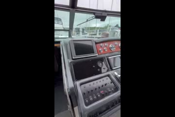Sea Ray 400 Express Cruiser video