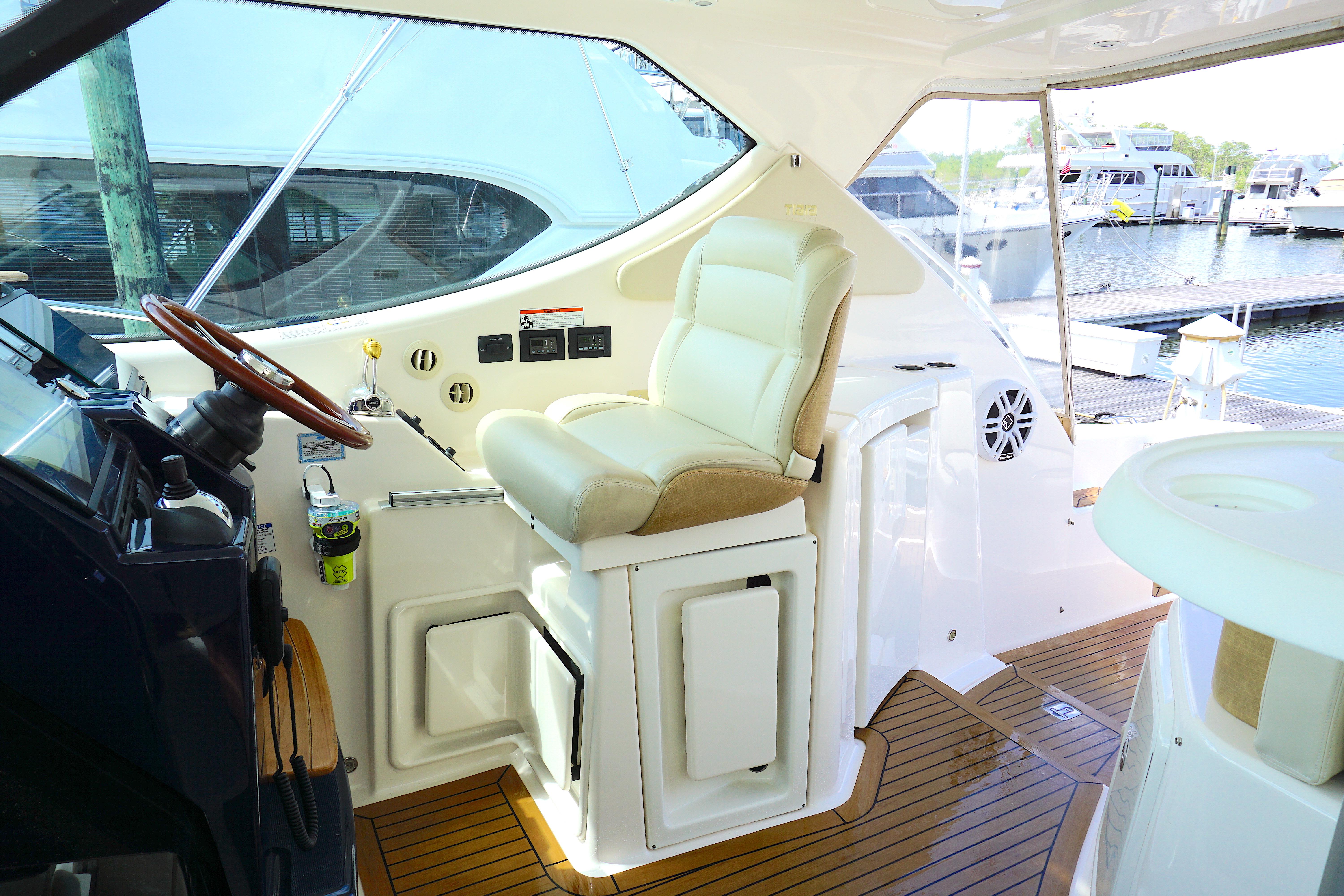 2008 39 Tiara Yachts 39 Sovran Negative Equity Cockpit