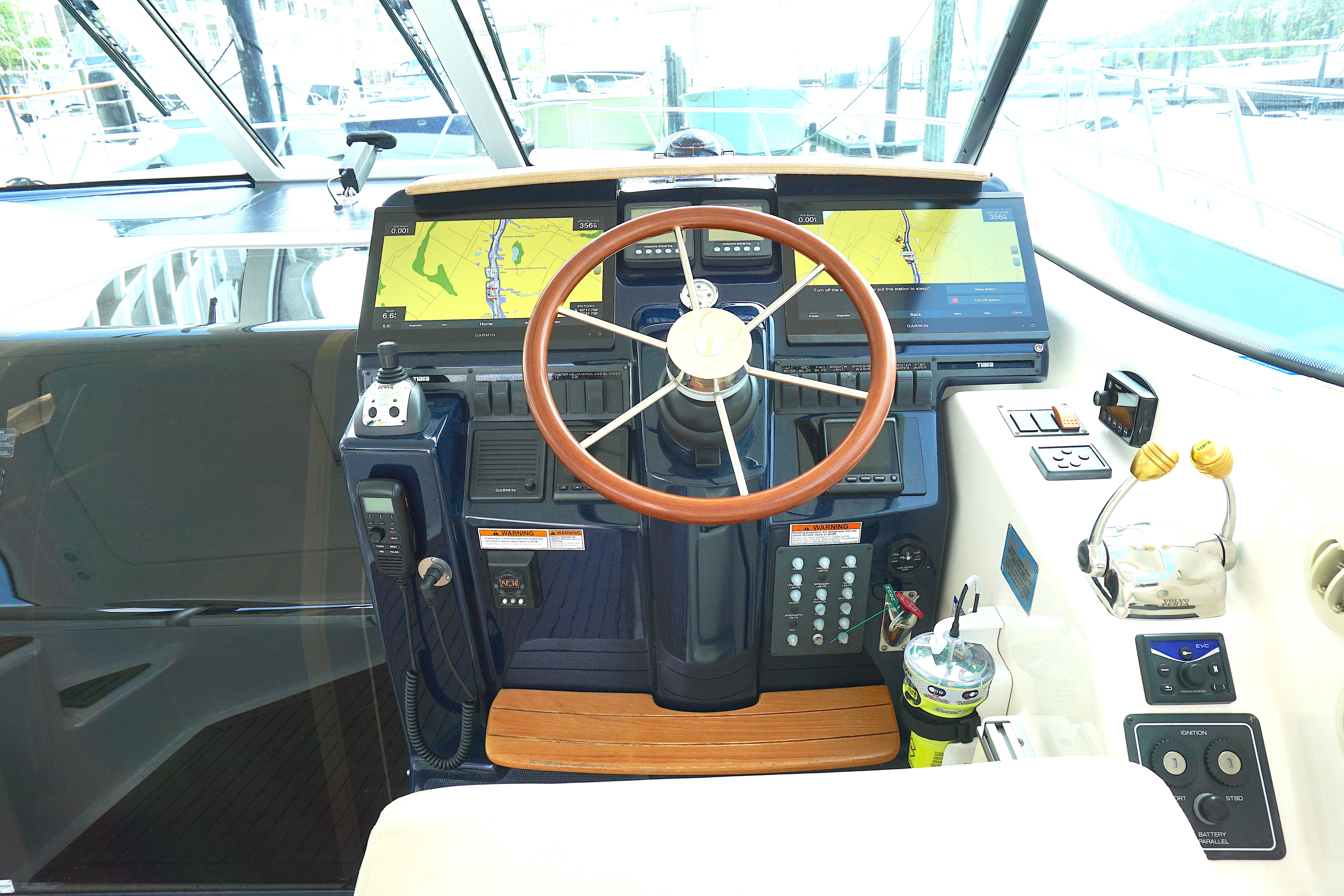 2008 39 Tiara Yachts 39 Sovran Negative Equity Helm Station