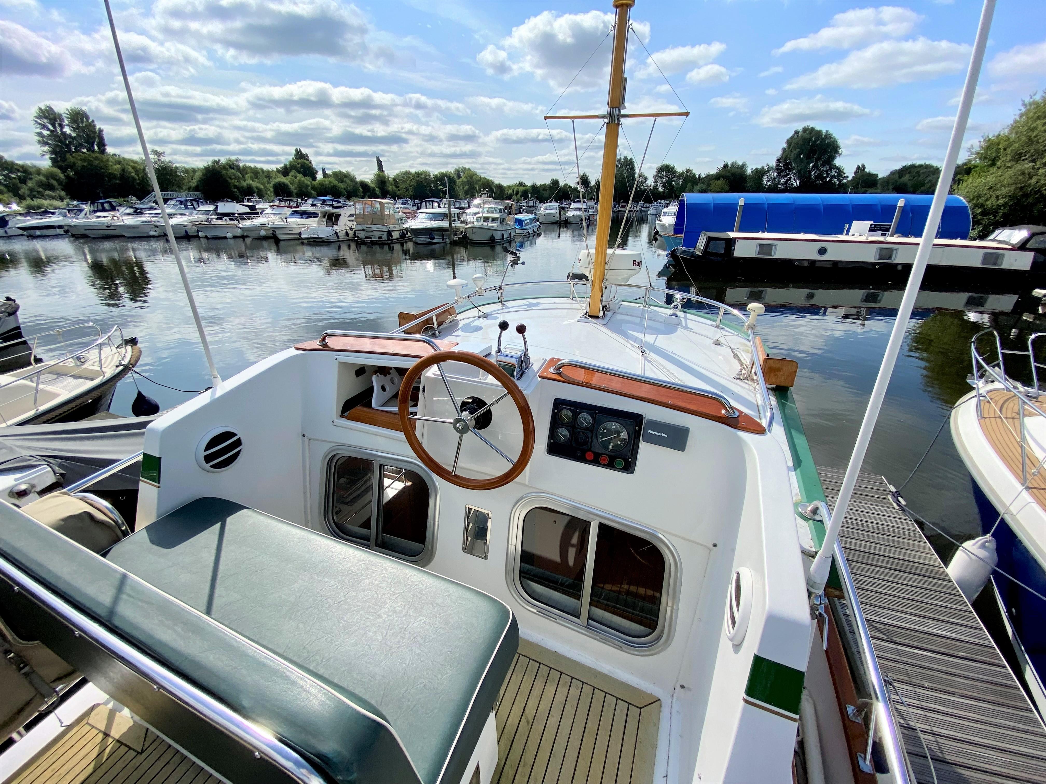 1992 Eagle 32 Trawler Pilothouse
