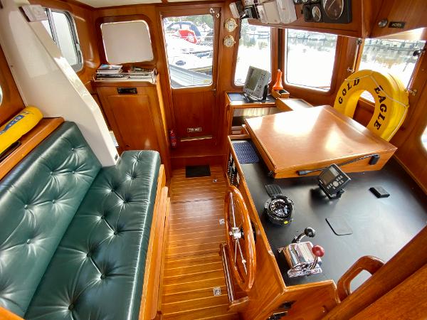 1992 Eagle 32 Trawler Pilothouse