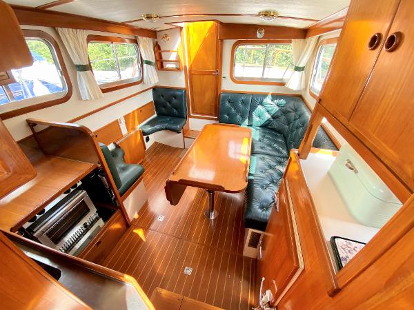 1992 Eagle 32 Trawler Pilothouse