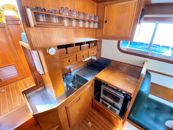 1992 Eagle 32 Trawler Pilothouse