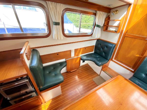 1992 Eagle 32 Trawler Pilothouse
