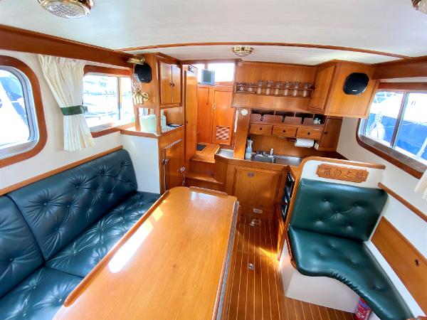 1992 Eagle 32 Trawler Pilothouse