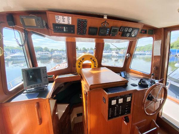 1992 Eagle 32 Trawler Pilothouse