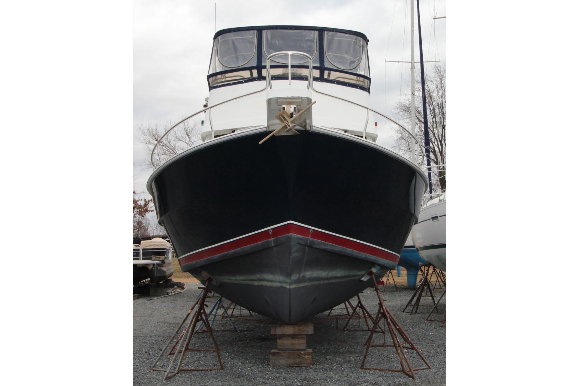 M 10574 CF Knot 10 Yacht Sales M 10574 CF Knot 10 Yacht Sales