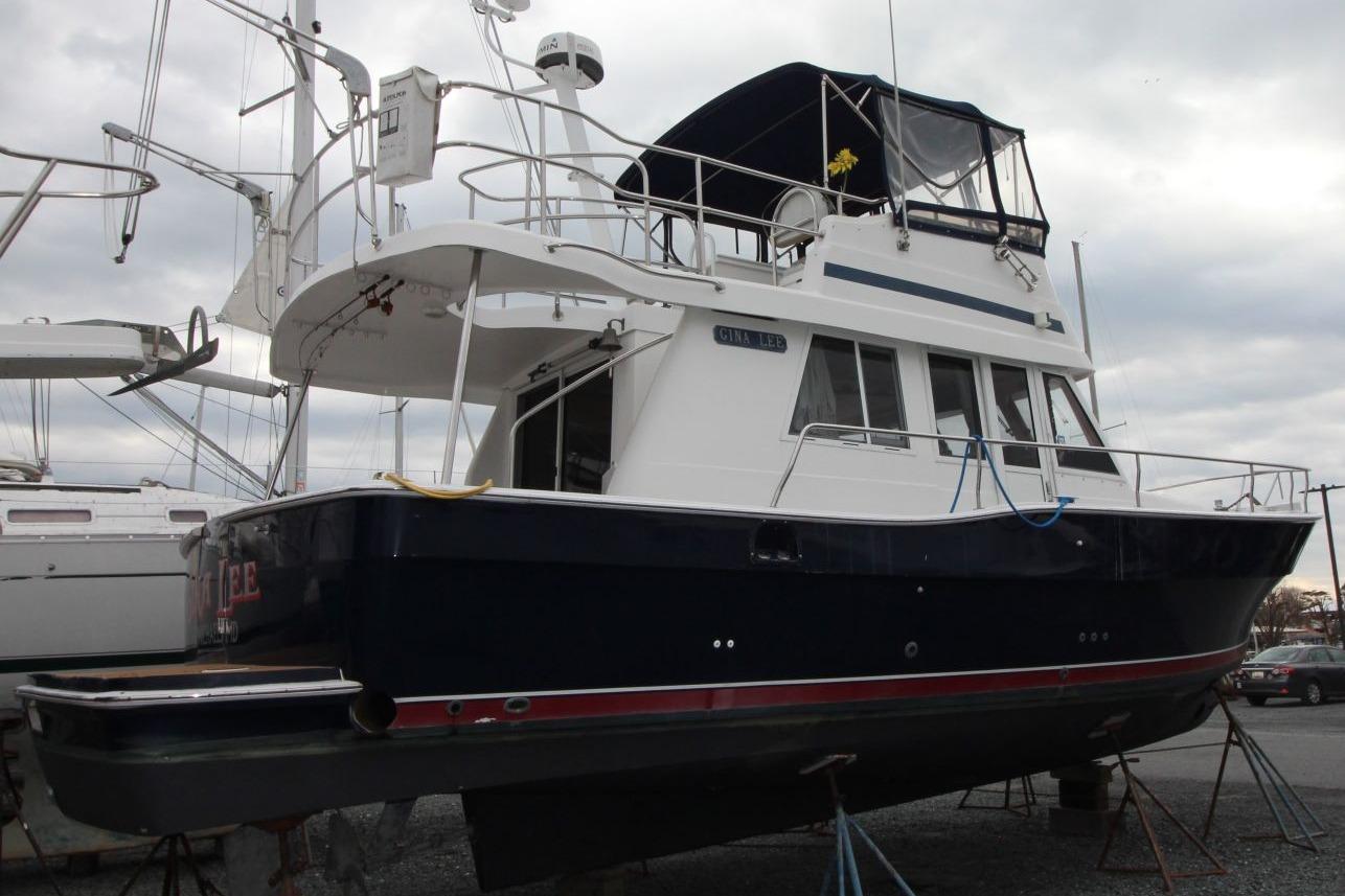 M 10574 CF Knot 10 Yacht Sales M 10574 CF Knot 10 Yacht Sales