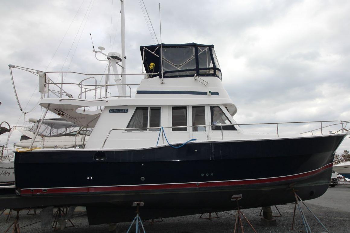 M 10574 CF Knot 10 Yacht Sales M 10574 CF Knot 10 Yacht Sales