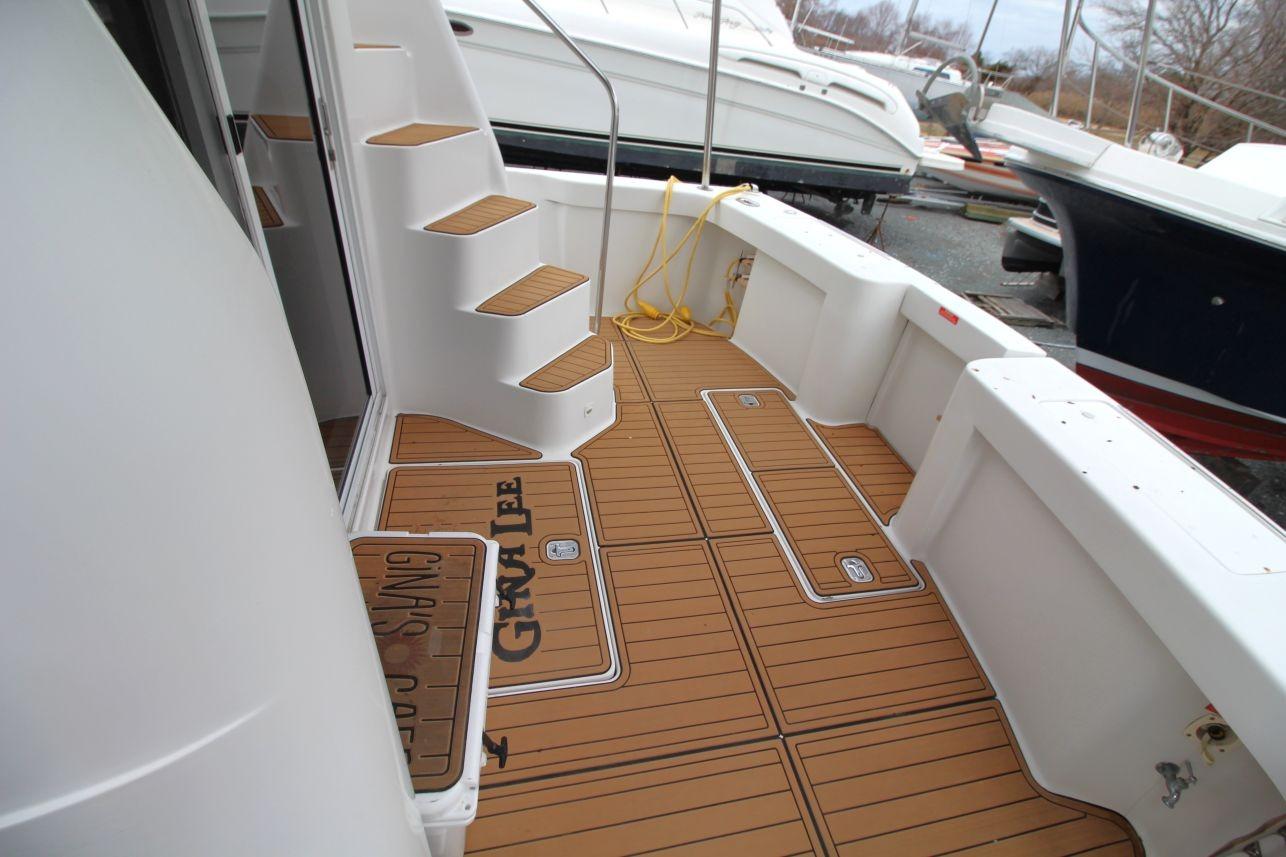 M 10574 CF Knot 10 Yacht Sales M 10574 CF Knot 10 Yacht Sales