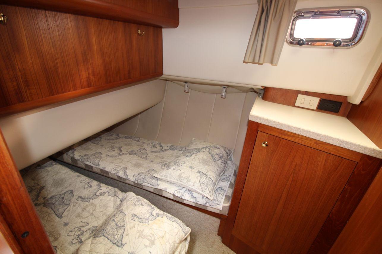 M 10574 CF Knot 10 Yacht Sales M 10574 CF Knot 10 Yacht Sales