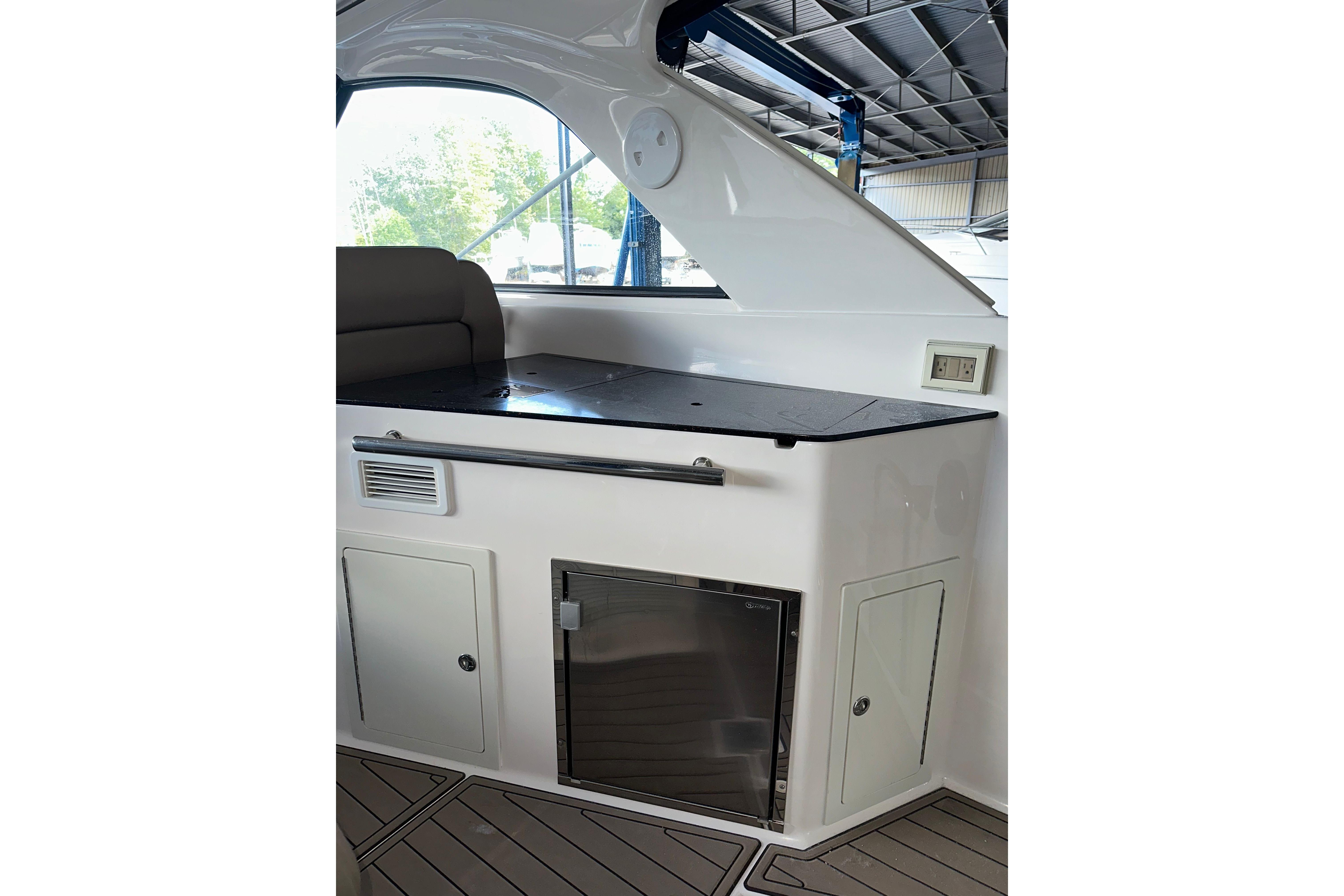 2014 Regal 35 Sport Coupe-11