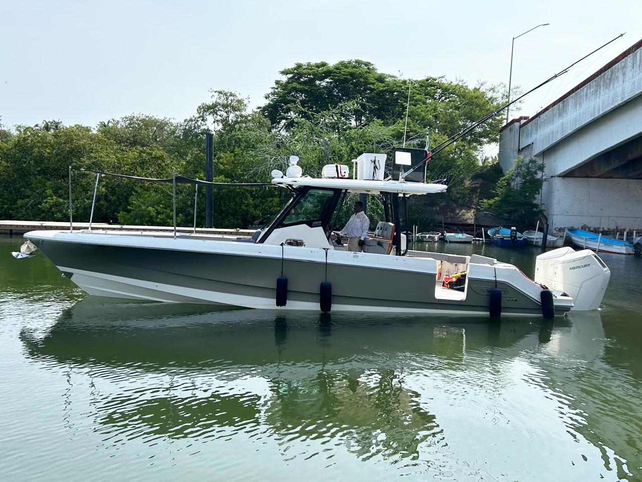 2023 Boston Whaler