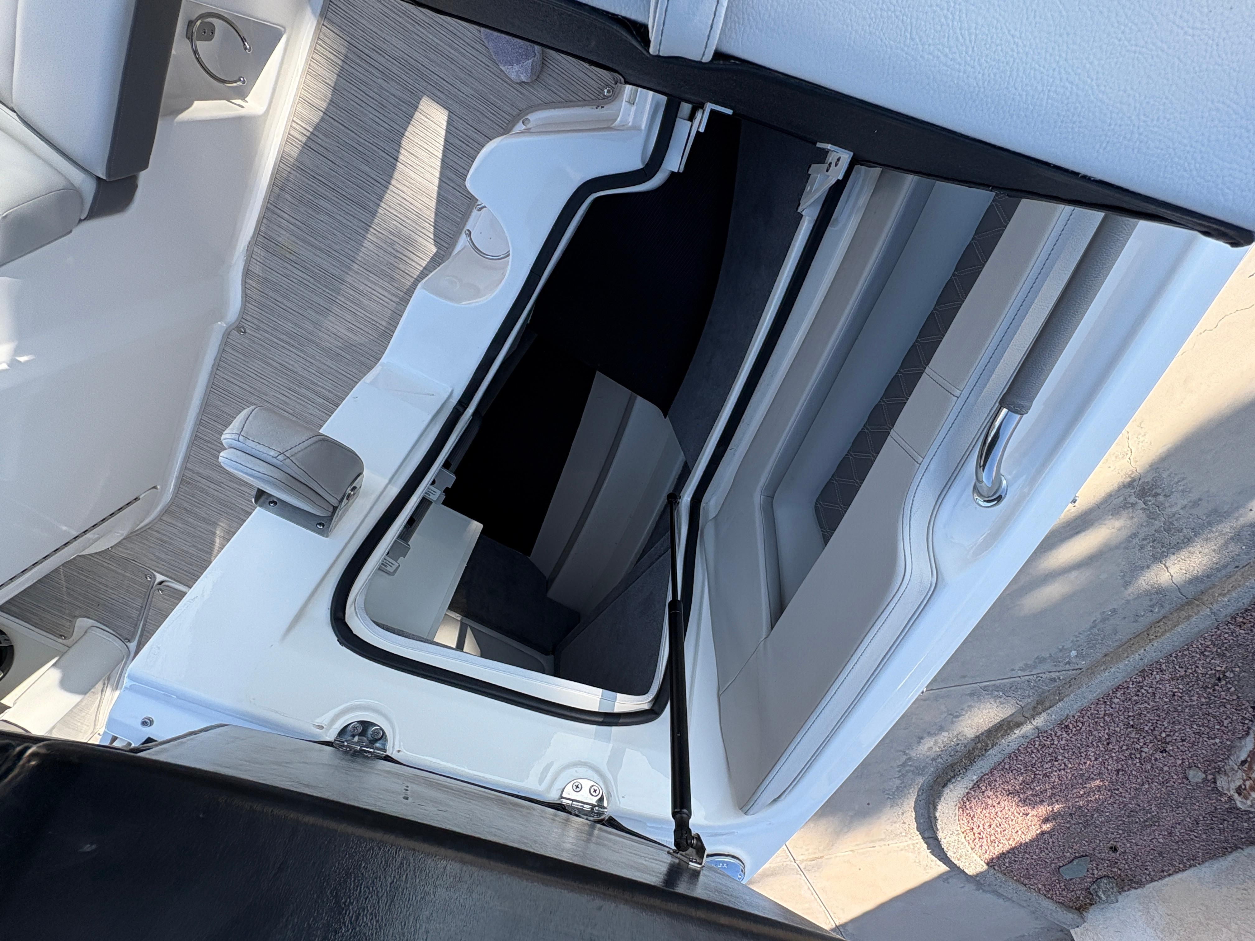 2021 Sea Ray SLX 250 #TJC1976 inventory image at Sun Country Marine Group, Lake Havasu City, AZ 2021 Sea Ray SLX 250 #TJC1976 inventory image at Sun Country Marine Group, Lake Havasu City, AZ