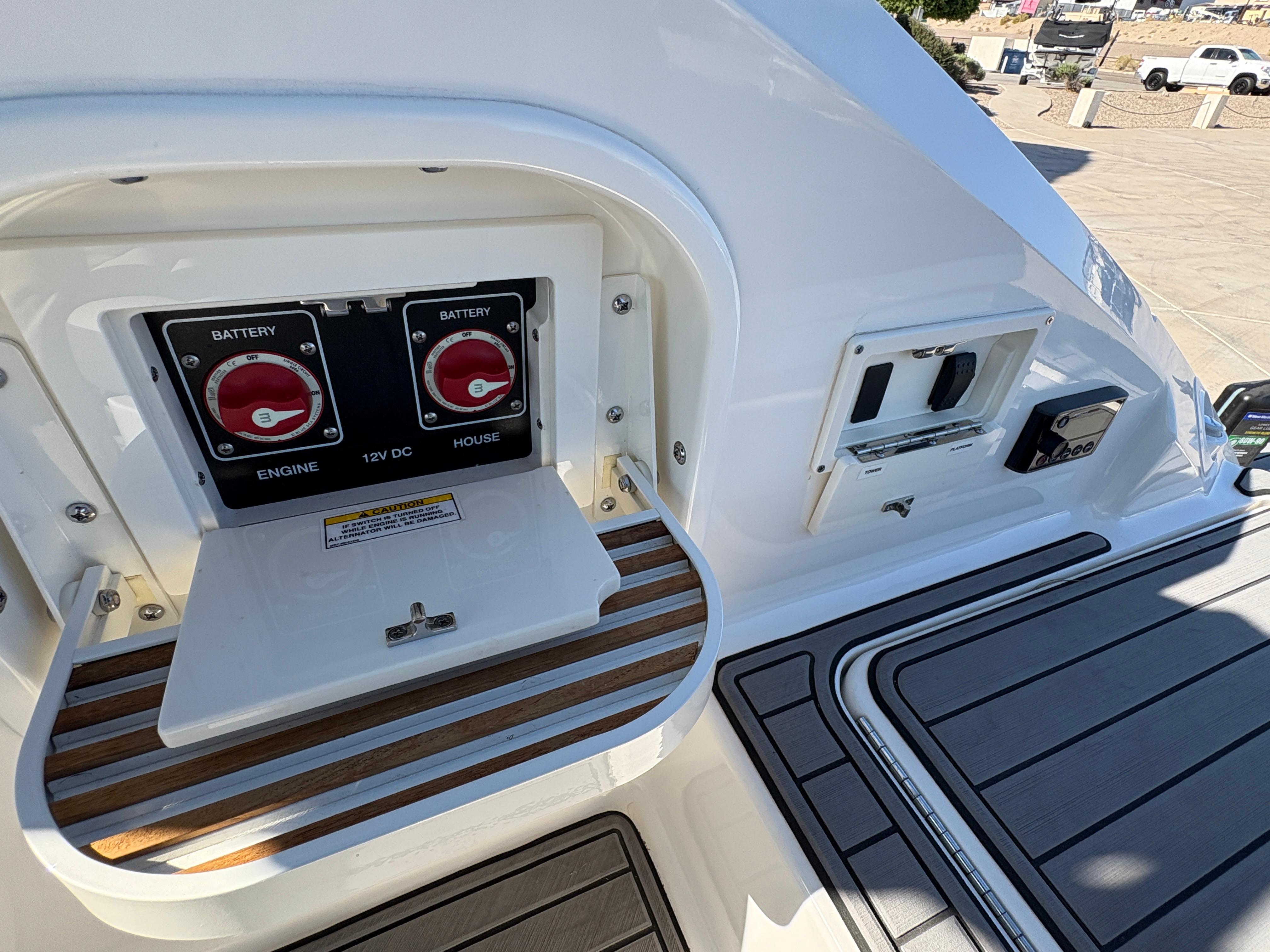2021 Sea Ray SLX 250 #TJC1976 inventory image at Sun Country Marine Group, Lake Havasu City, AZ 2021 Sea Ray SLX 250 #TJC1976 inventory image at Sun Country Marine Group, Lake Havasu City, AZ