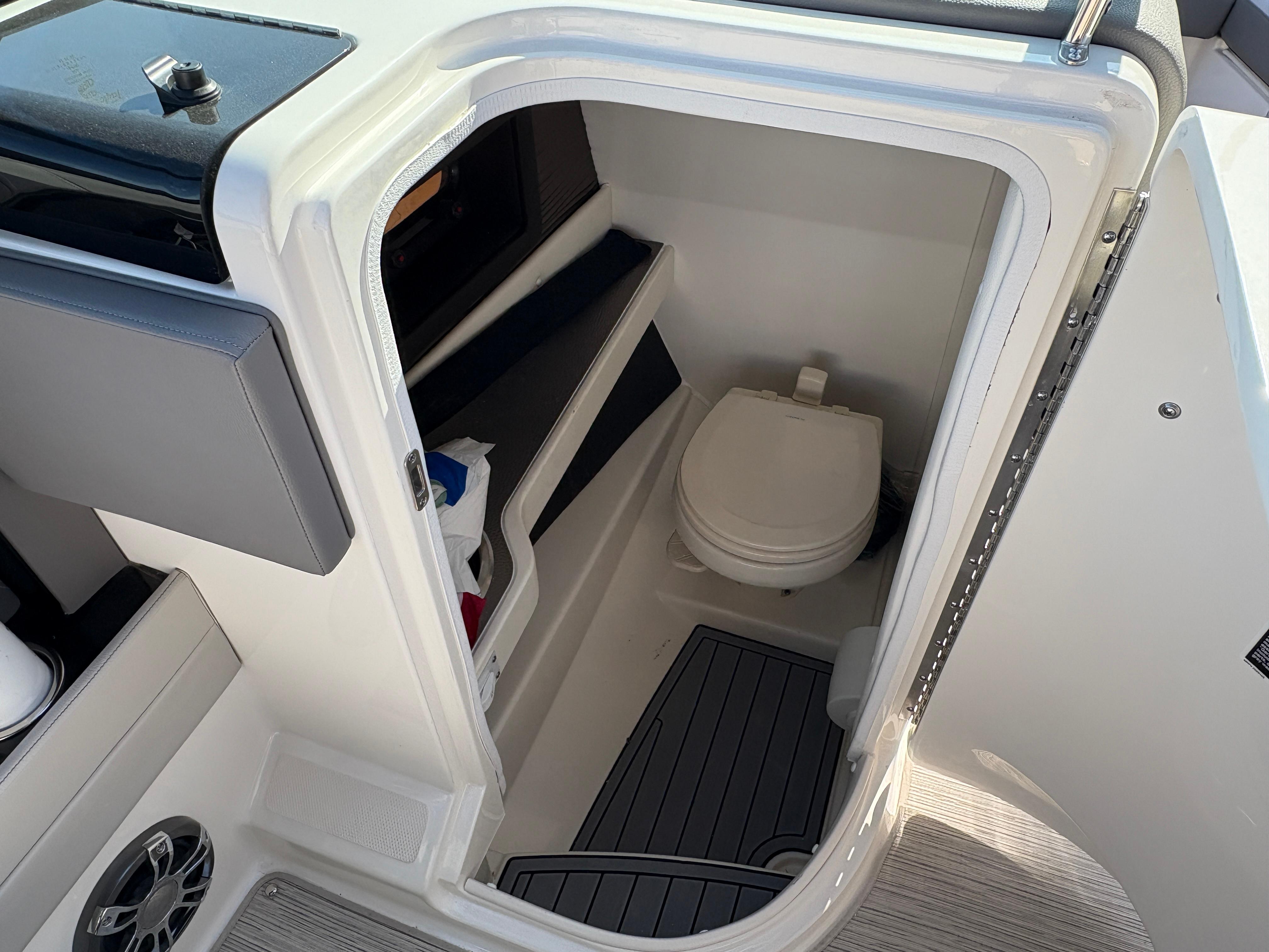 2021 Sea Ray SLX 250 #TJC1976 inventory image at Sun Country Marine Group, Lake Havasu City, AZ 2021 Sea Ray SLX 250 #TJC1976 inventory image at Sun Country Marine Group, Lake Havasu City, AZ