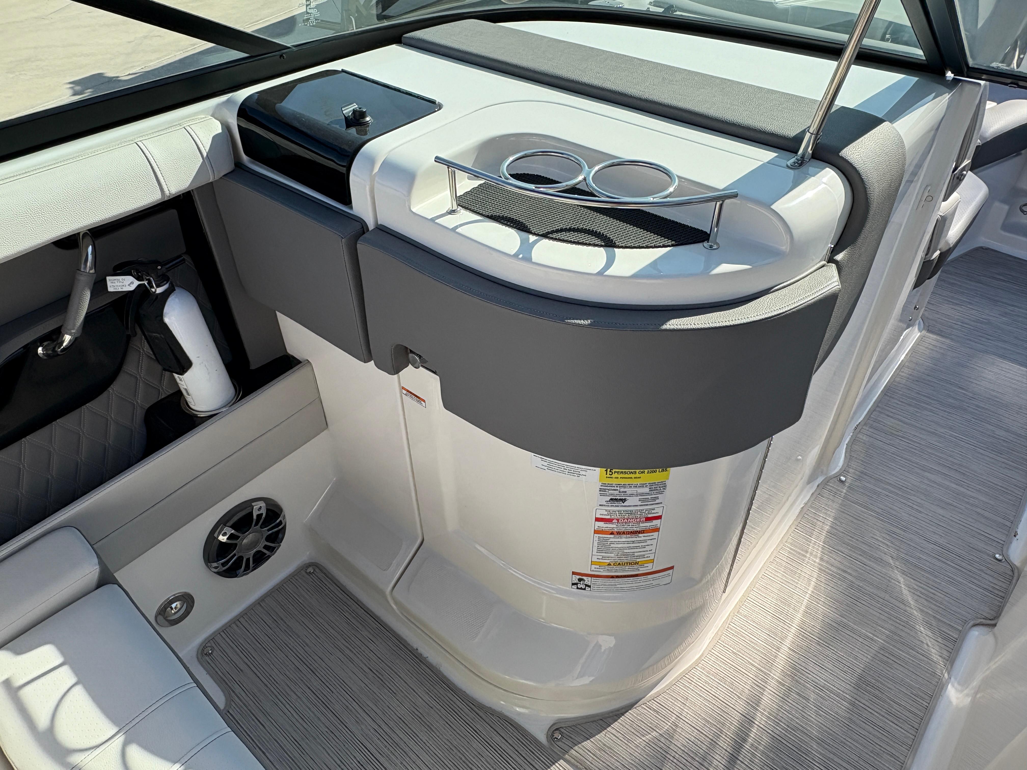 2021 Sea Ray SLX 250 #TJC1976 inventory image at Sun Country Marine Group, Lake Havasu City, AZ 2021 Sea Ray SLX 250 #TJC1976 inventory image at Sun Country Marine Group, Lake Havasu City, AZ