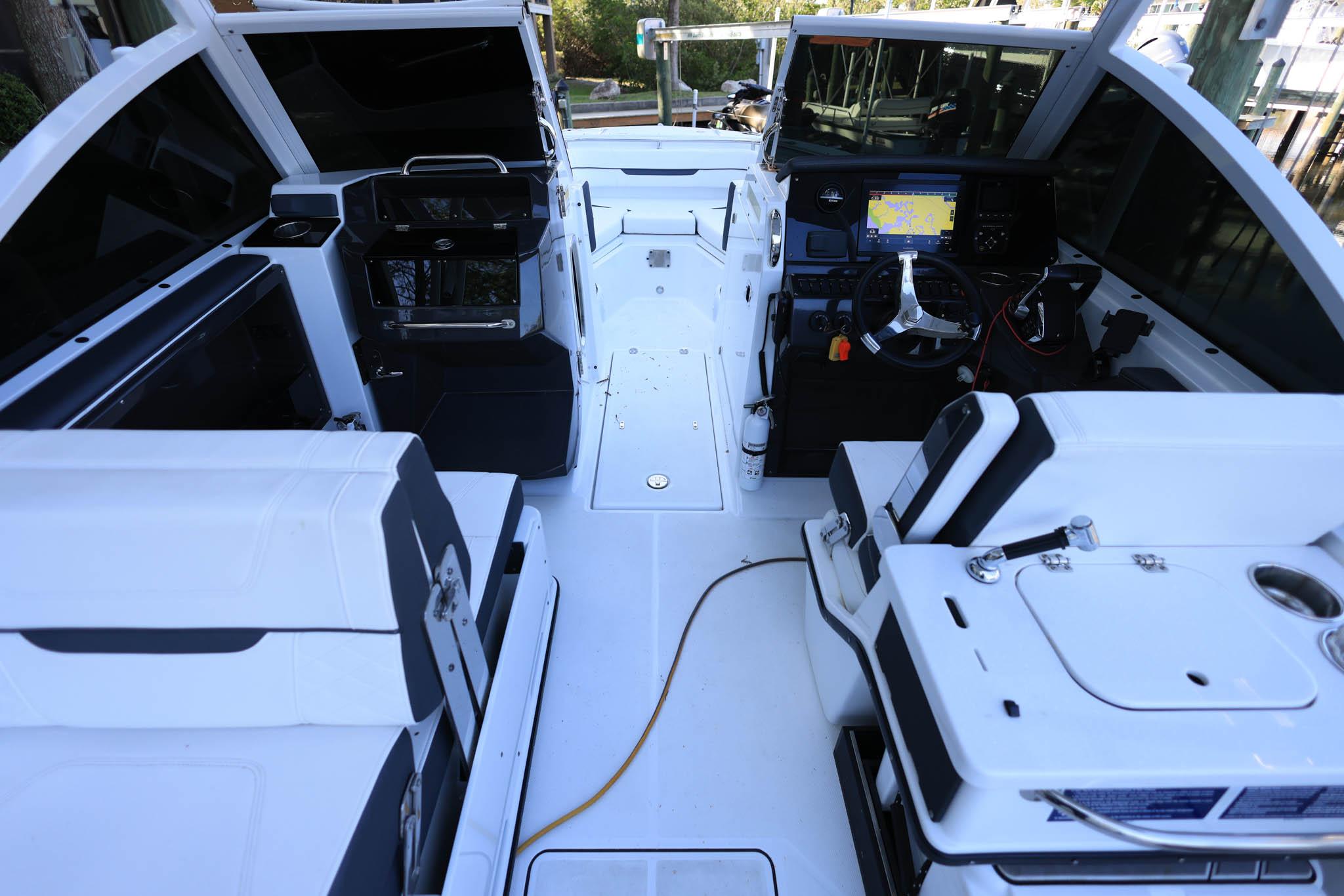 2023-blackfin-252-dc-power-9762164-20250417065638010-1_XLARGE