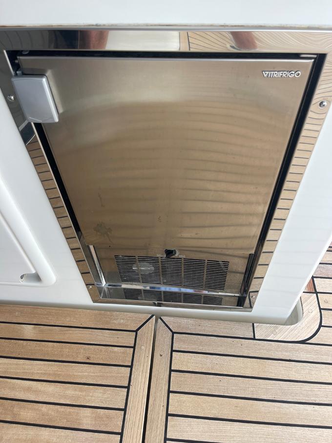 Cockpit/Aft Deck Refrigerator