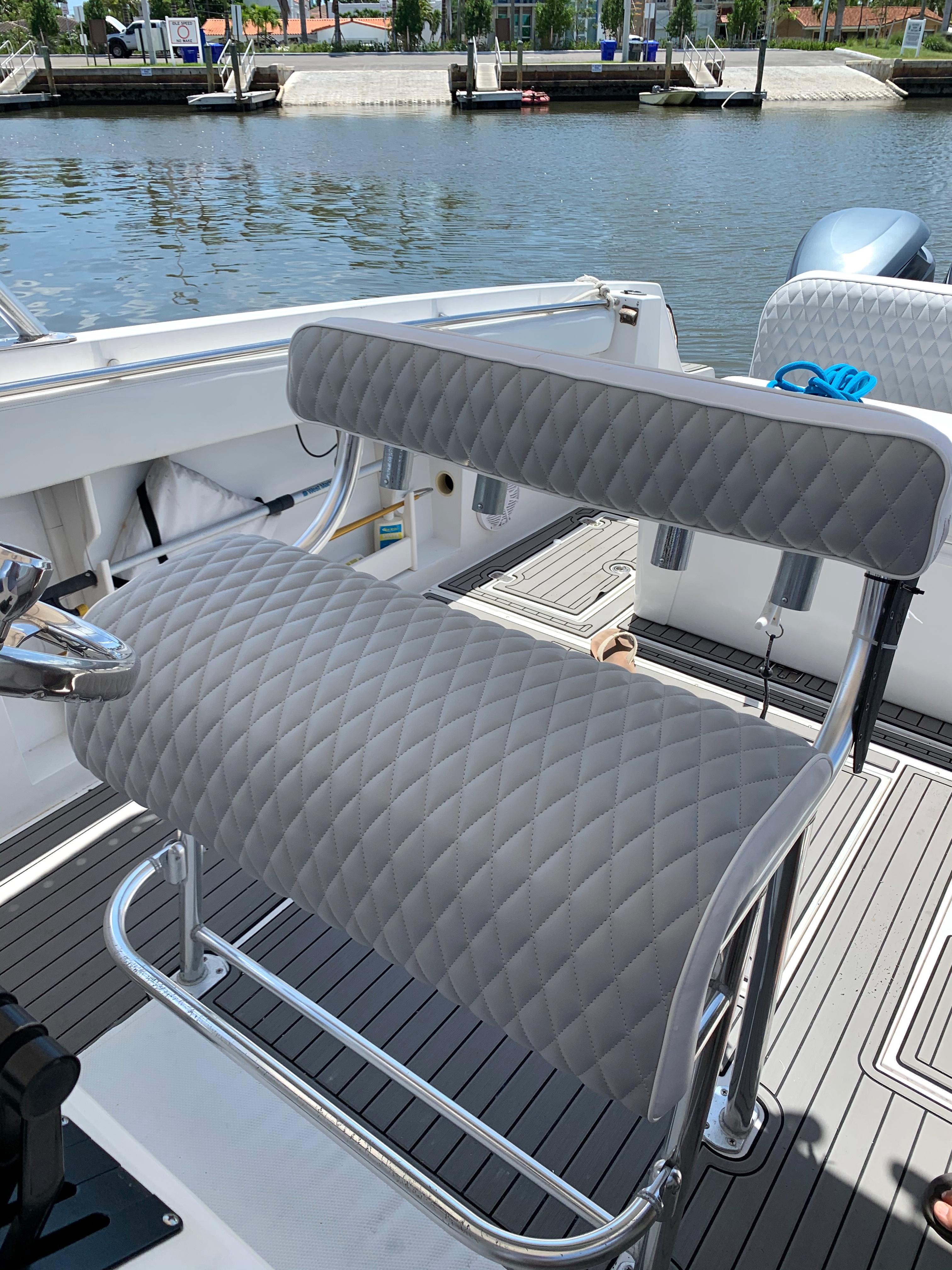Tempest 40 - COSITA BELLA - Helm Seating