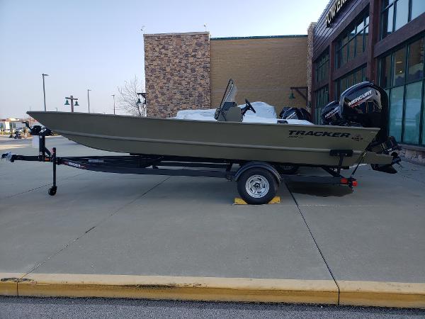 2022 Tracker Boats boat for sale, model of the boat is Grizzly 2072 CC & Image # 1 of 5