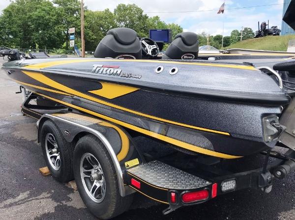 2015 Triton boat for sale, model of the boat is 21 TRX & Image # 2 of 21