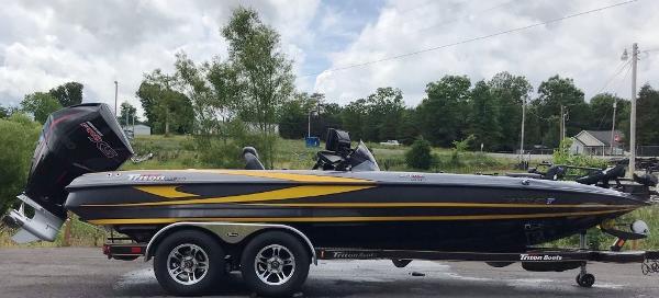 2015 Triton boat for sale, model of the boat is 21 TRX & Image # 5 of 21