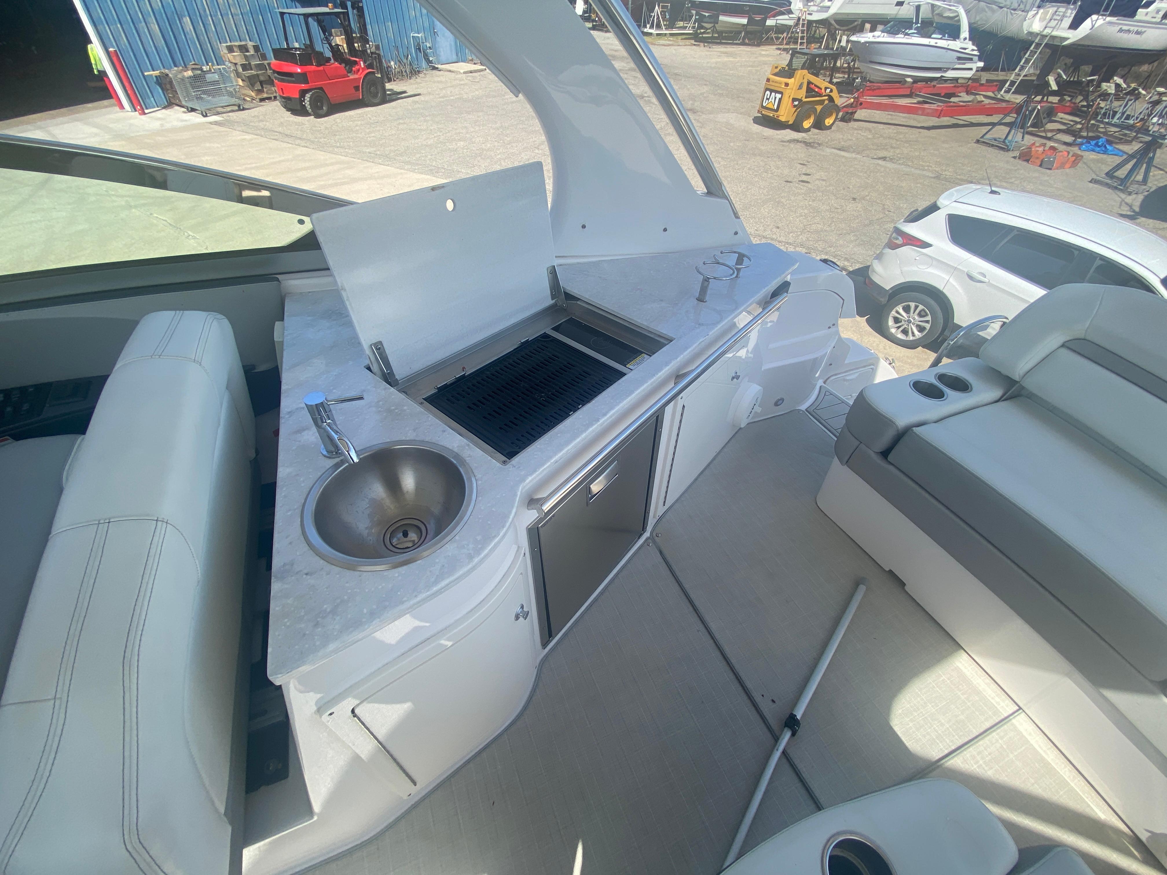 2020 Regal 33 XO For Sale Holland, MI, US JBYS B3211