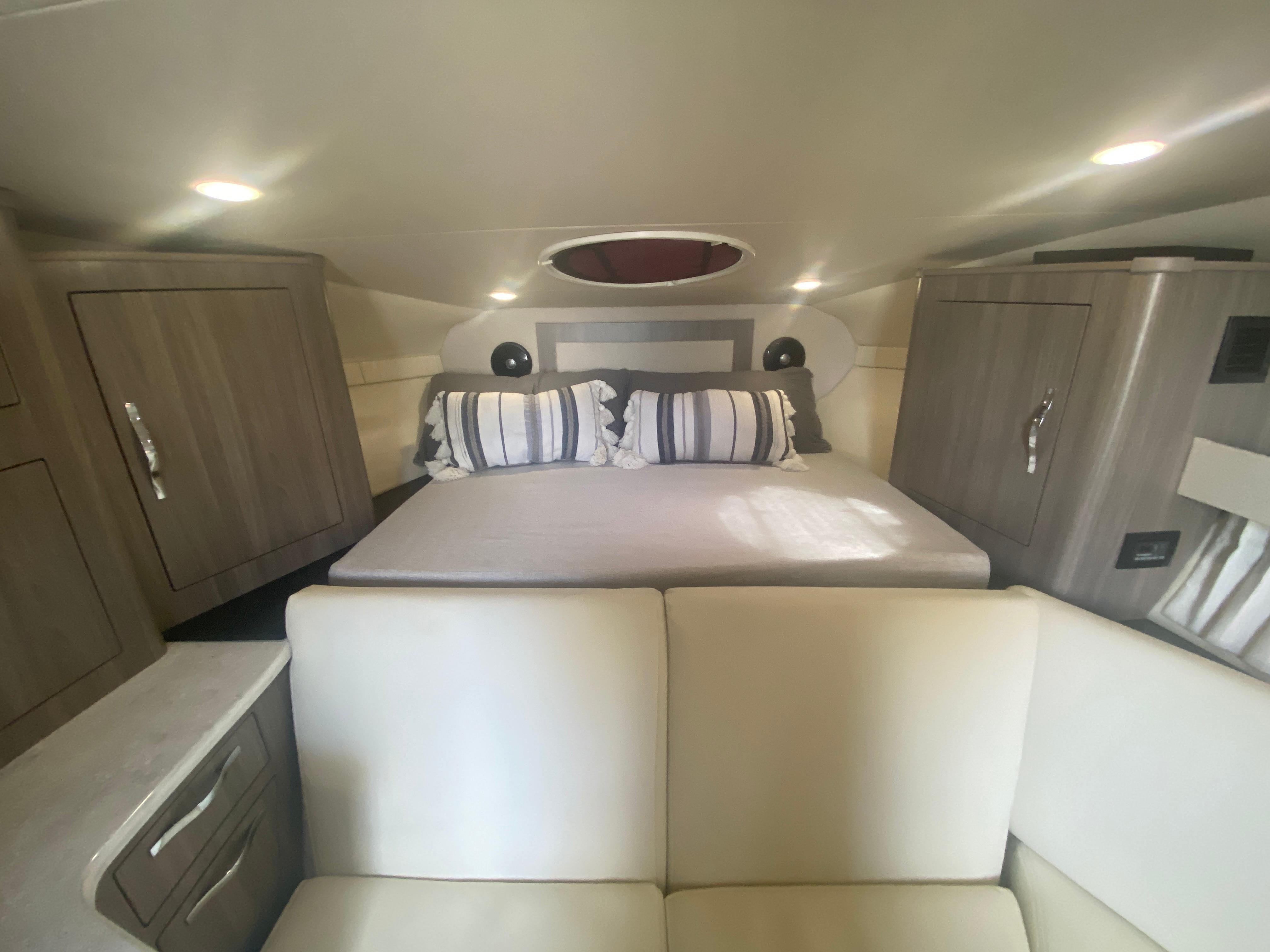 2020 Regal 33 XO For Sale Holland, MI, US JBYS B3211