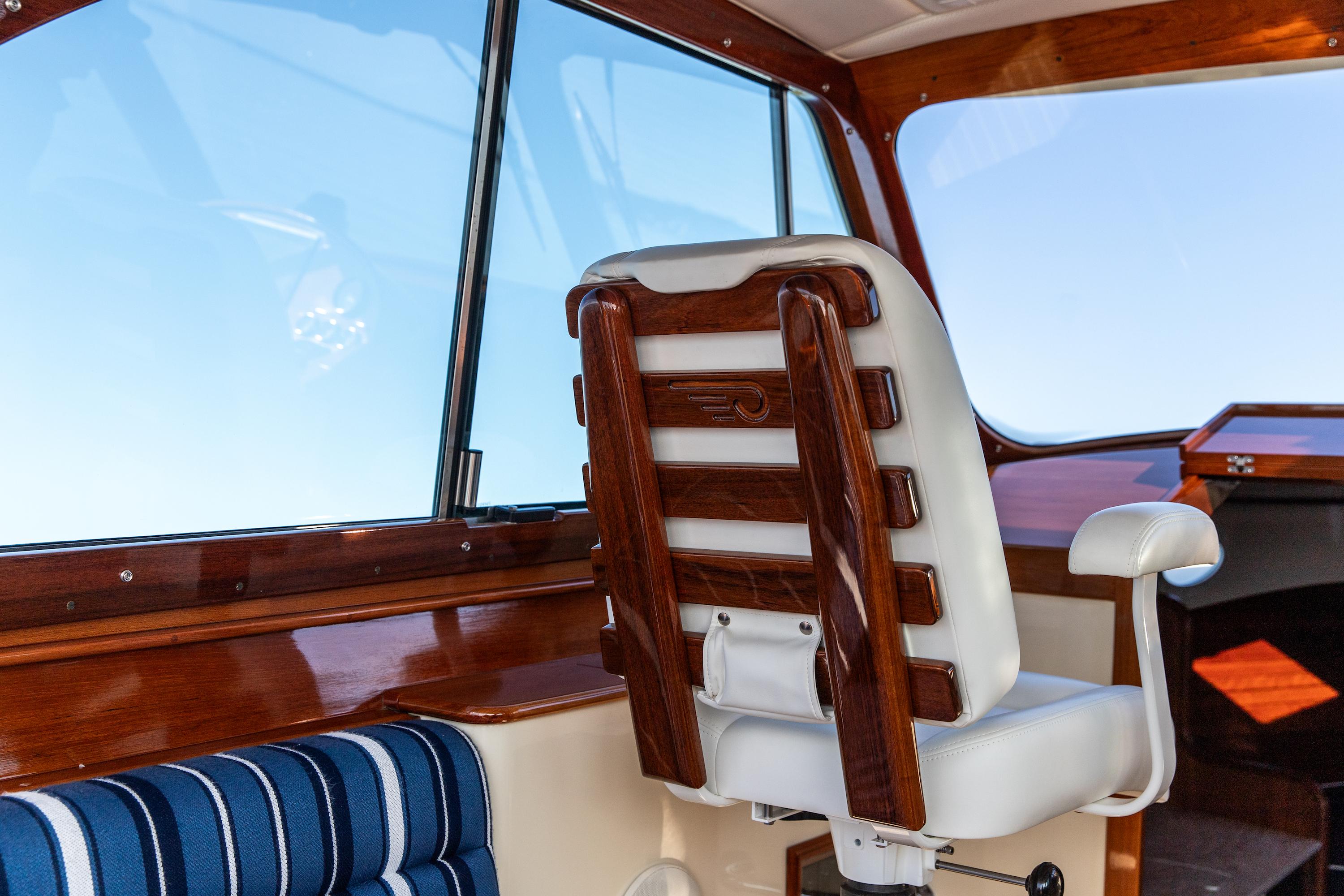 2022-hinckley-picnic-boat-34-s-power-9662229-20250516092126280-1_XLARGE