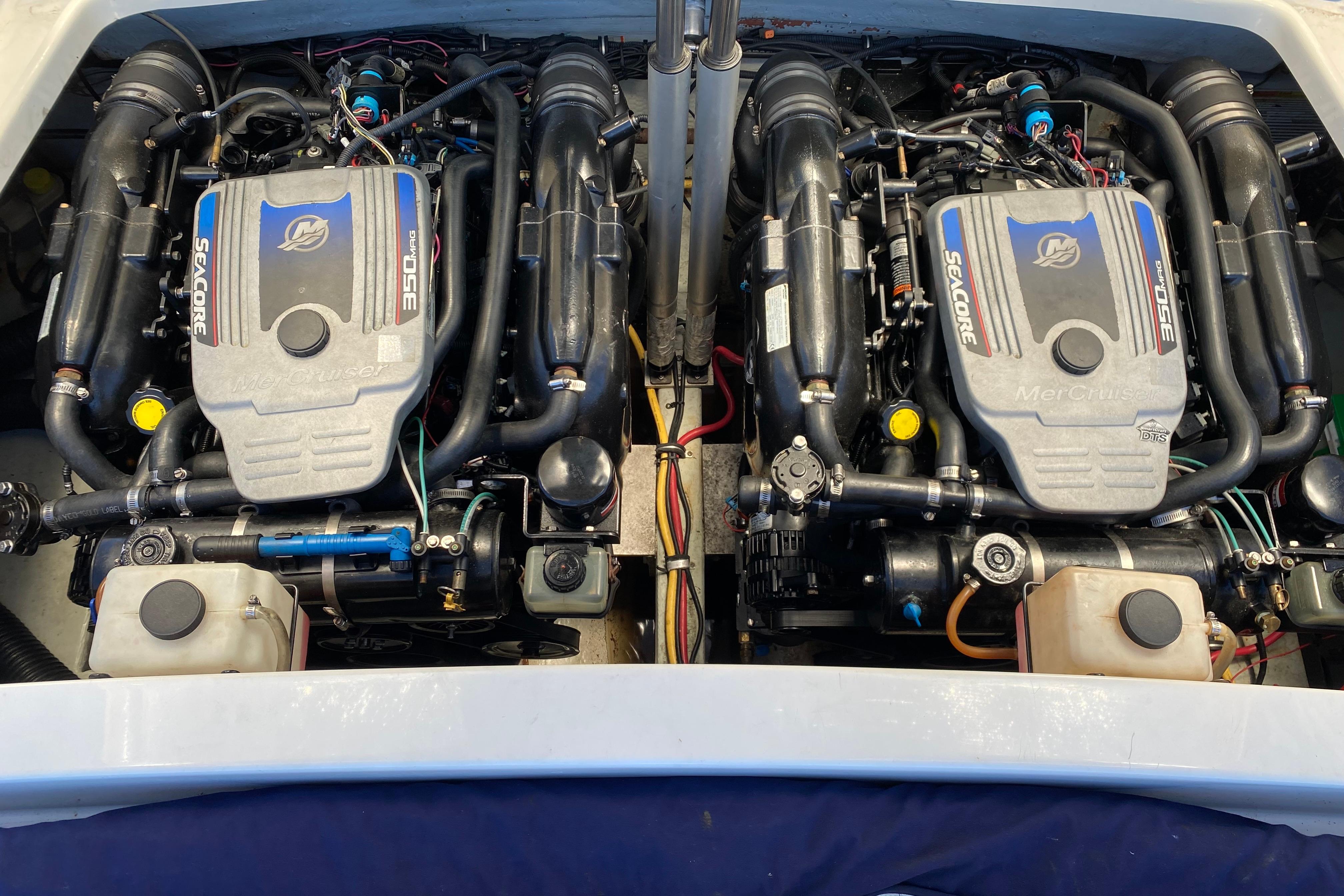 2012 Chris-Craft Corsair 28-29