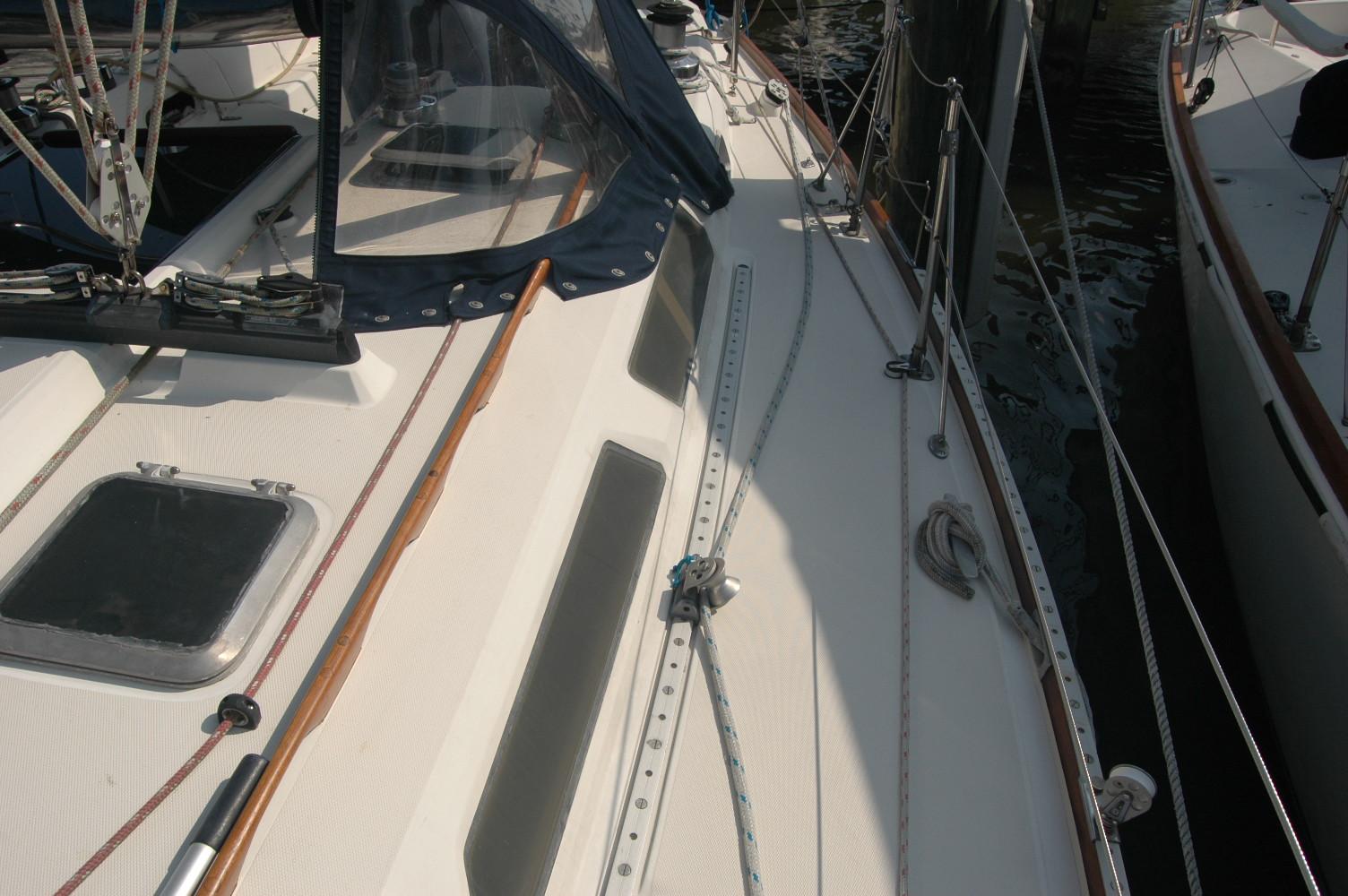 1988 Sabre 38 MkII sailboat deck with rigging and hatch details.