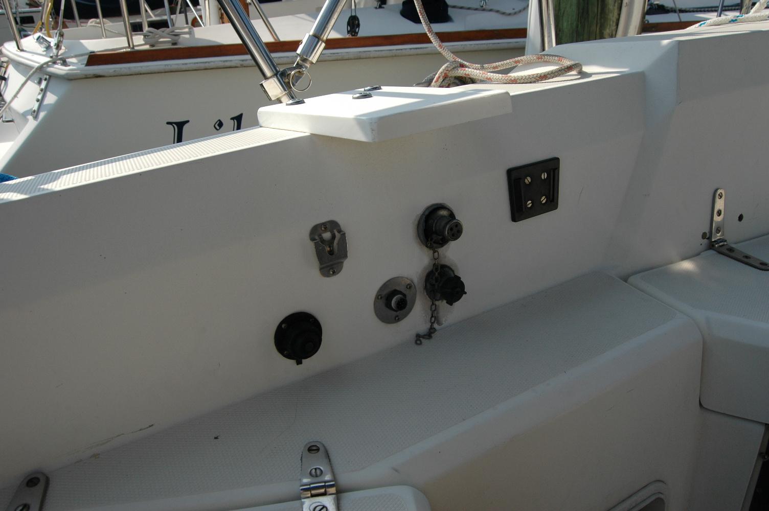 1988 Sabre 38 MkII sailboat cockpit controls and fittings.