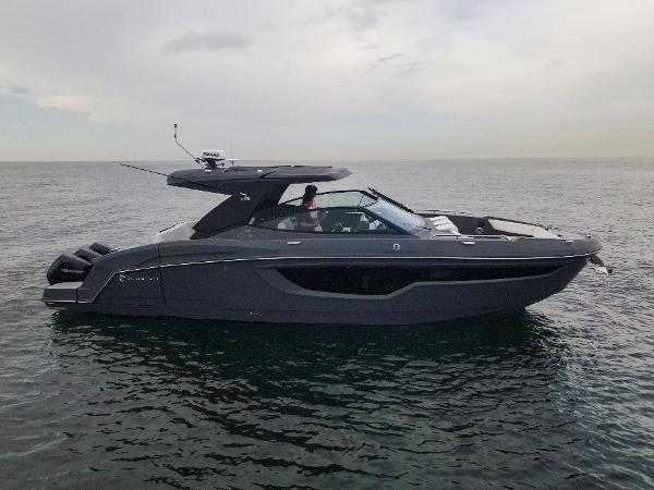 2022 Cruisers Yachts 38 GLS