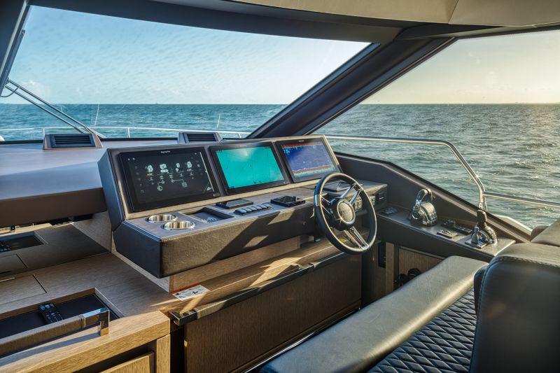 2021 Prestige Yachts 690 Fly