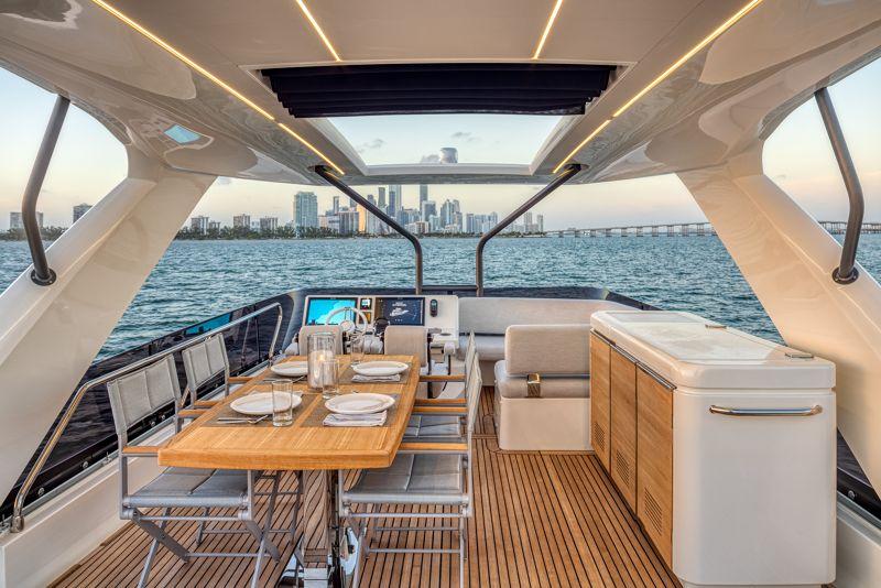 2021 Prestige Yachts 690 Fly