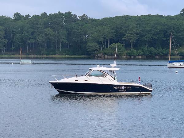 Pursuit 32 Mental Floss - Exterior port profile on water